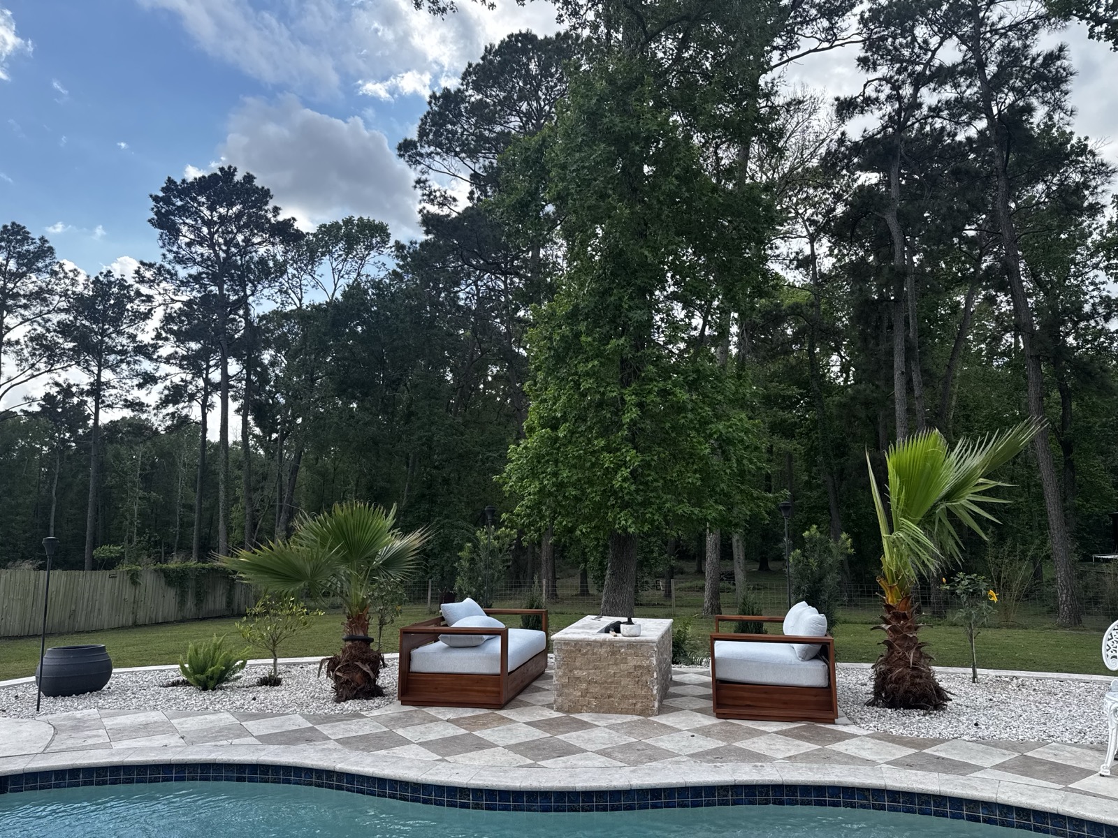 Poolside lounge landscaping